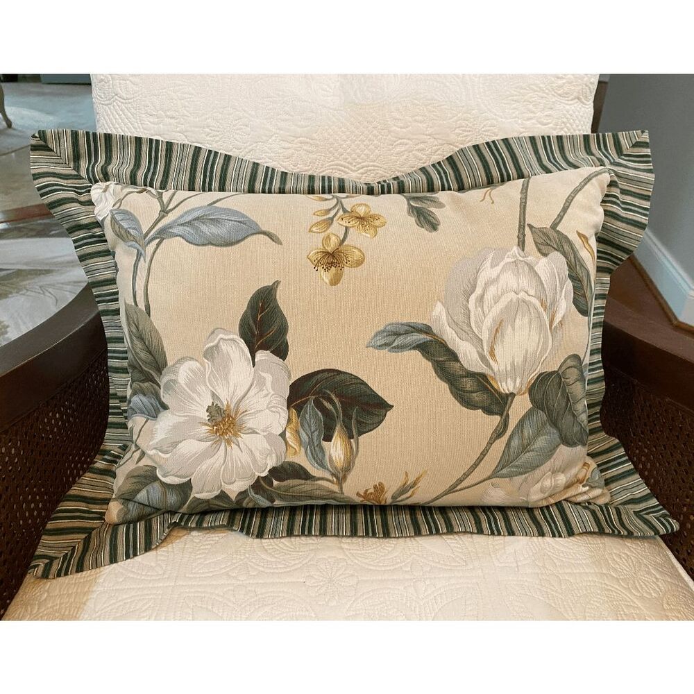 Williamsburg Magnolia Garden Throw‎ Oblong Pillow